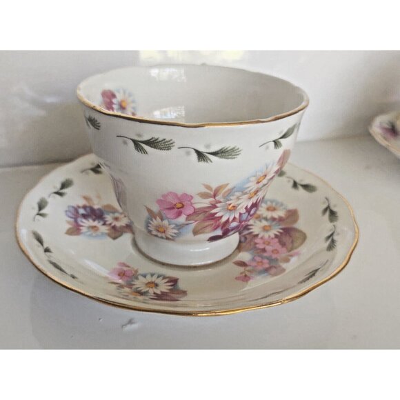 Colclough Bone China Tea Cup & Saucer (8238) Daisies - 1950's - Picture 2 of 13